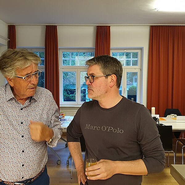 Ehrenobmann Kurt im Gespräch mit Kassaprüfer Christoph